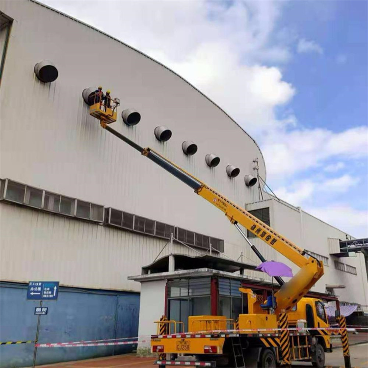 厦门湖里高空作业车出租服务：专业广告牌安装解决方案